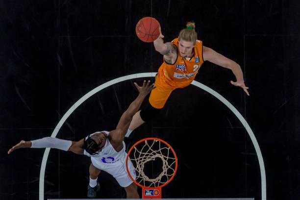 队表现出了 队表现出了