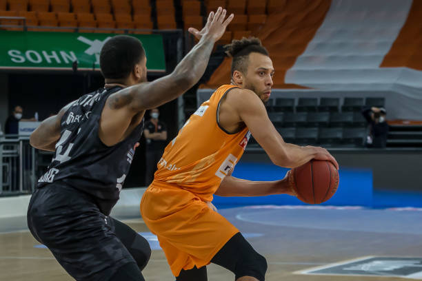 新老力量的 新老力量的